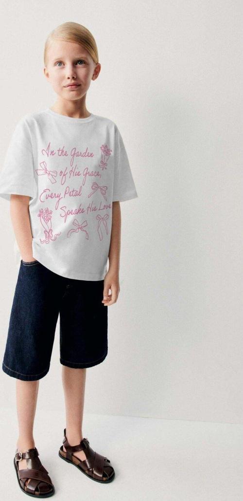 In Garden Yazılı Fiyonk Tasarım Baskılı Beyaz Çocuk T-Shirt