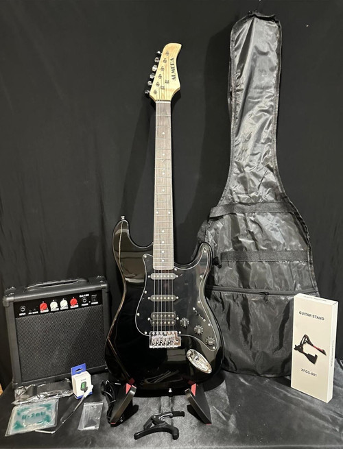 Elektro Gitar Set Siyah Hss Manyetikli 15w Amfi (GİTAR-AMFİ-KABLO-ASKI-KAPO-AKORT CİHAZI-YEDEK TEL)