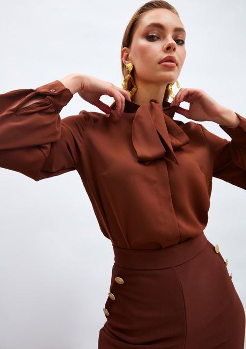 Yakası Bağlamalı Düz Gömlek - Kahve