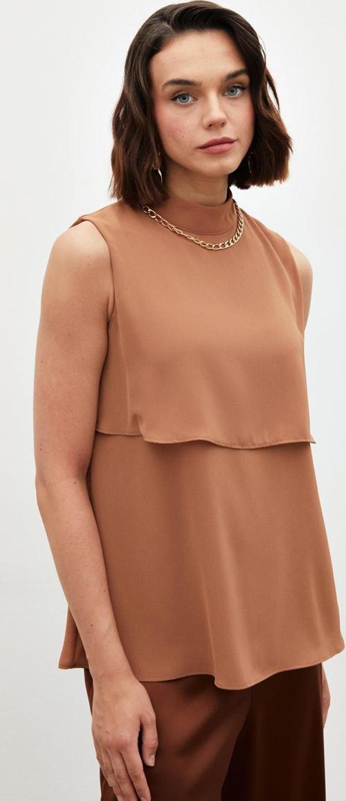 Aksesuar Detaylı Volanlı Bluz - Kahve