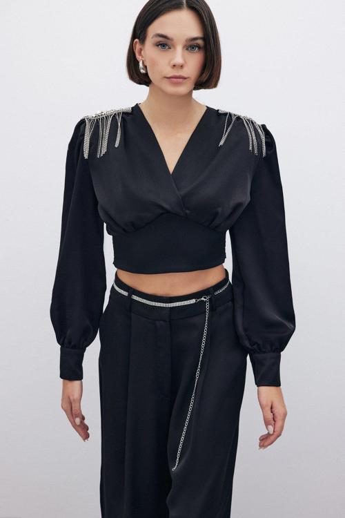 Omuz Aksesuarlı Kısa Bluz - Siyah