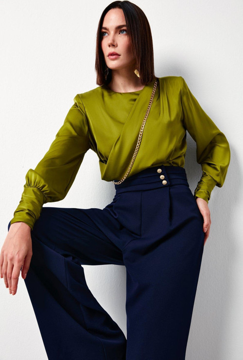 Ön Zincirli Saten Bluz - Olive
