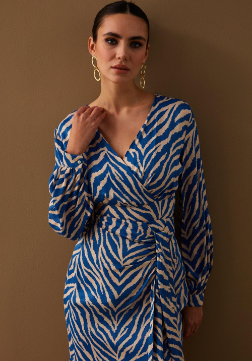 Kruvaze Zebra Desenli Saten Bluz - Mavi