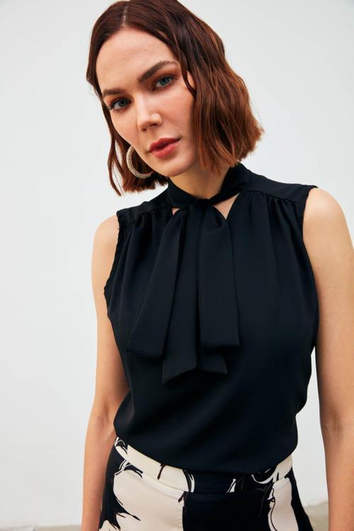 Fularlı Kolsuz Bluz - Siyah