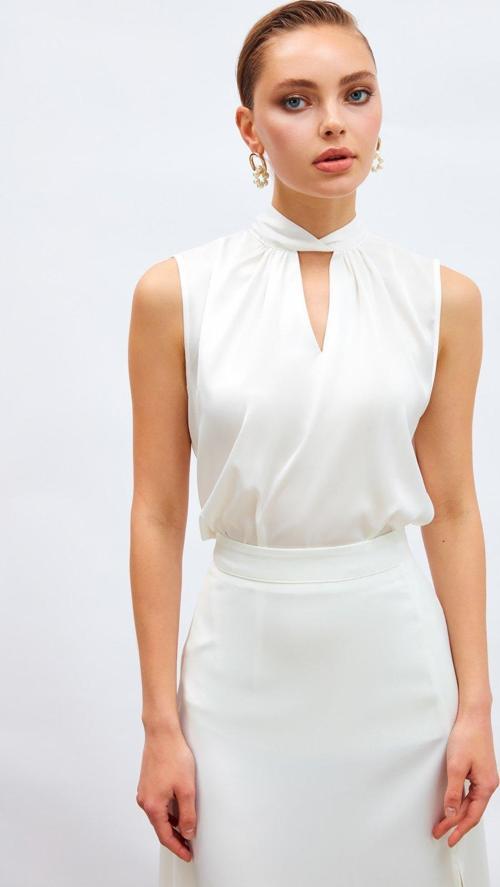 Yaka Detaylı Saten Bluz - Ekru