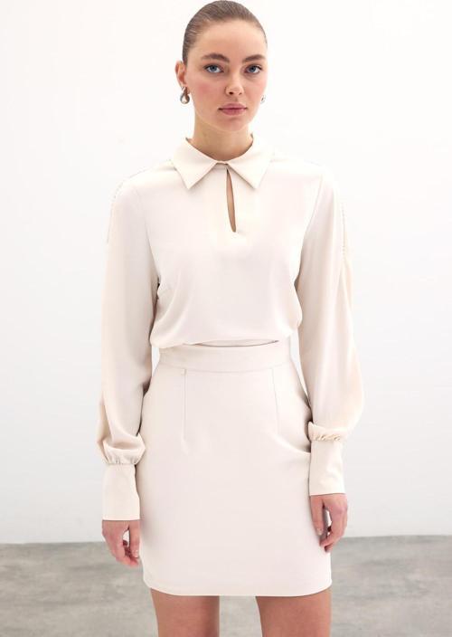 Kolları İnci Detaylı Bluz - Bej