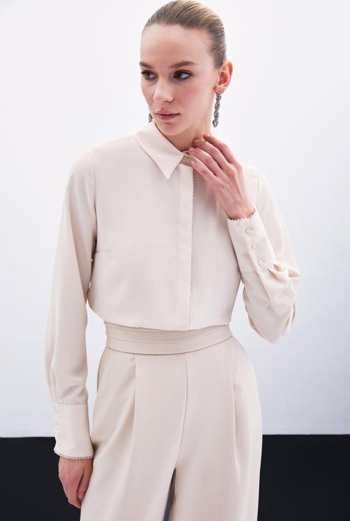 Boncuk Aksesuarlı Gömlek - Bej