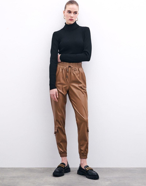 Bel Lastikli Deri Jogger Pantolon - Bej