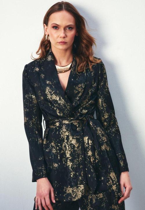 Parlak Desenli Kuşaklı Uzun Ceket - Siyah