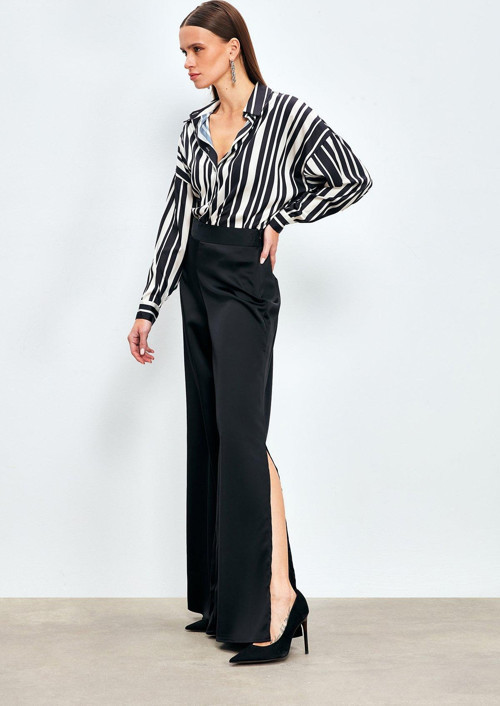 Yırtmaç Detaylı Saten Pantolon - Siyah