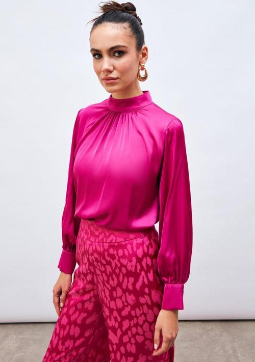 Yaka Detaylı Saten Bluz - Fuşya