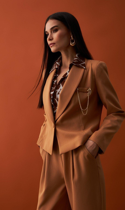 Broş Detaylı Kısa Ceket - Camel