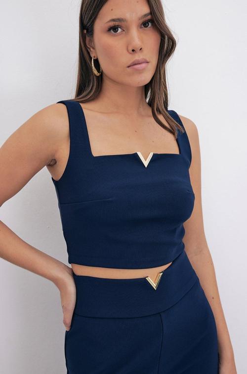 Yaka Gold Aksesuarlı Bluz - Lacivert
