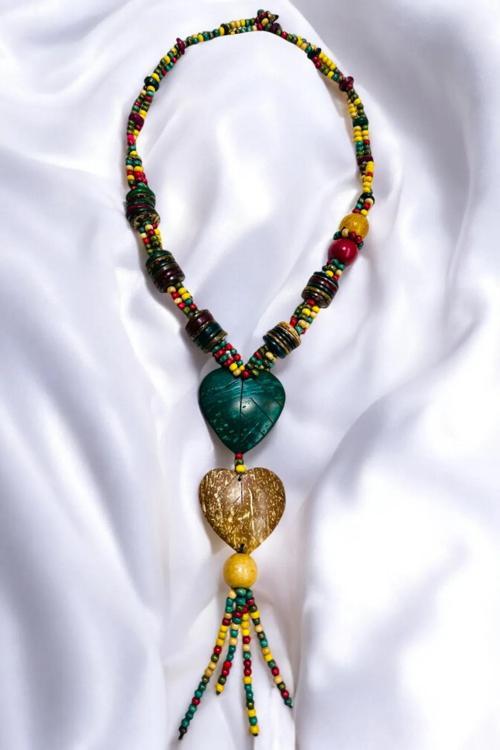 AHŞAP BONCUK KALP PÜSKÜL UZUN KOLYE