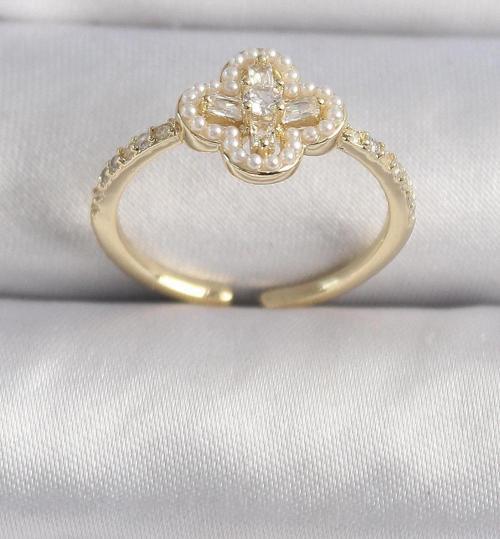 Gold Renk Zirkon Taşlı Yonca Model İnci Detay Kadın Yüzük - EBJ241214W29985