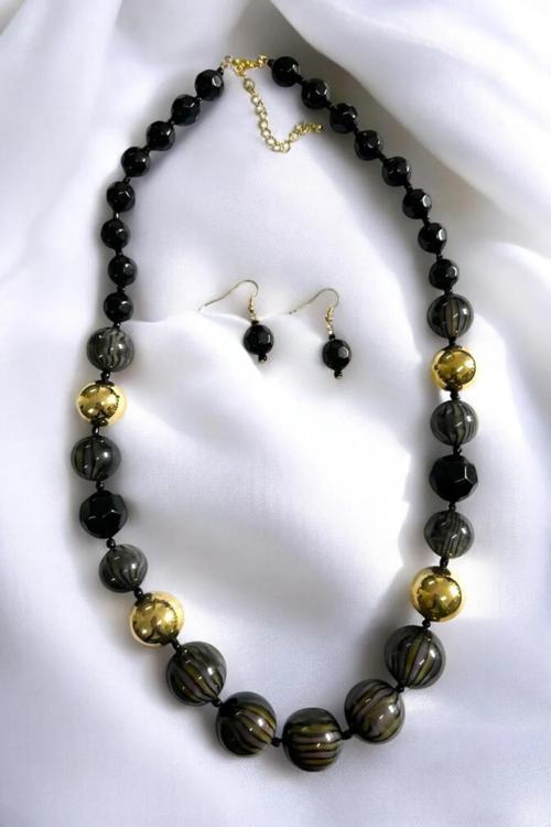 UZUN TOP METALİZE AKRİLİK KOLYE KÜPE SET