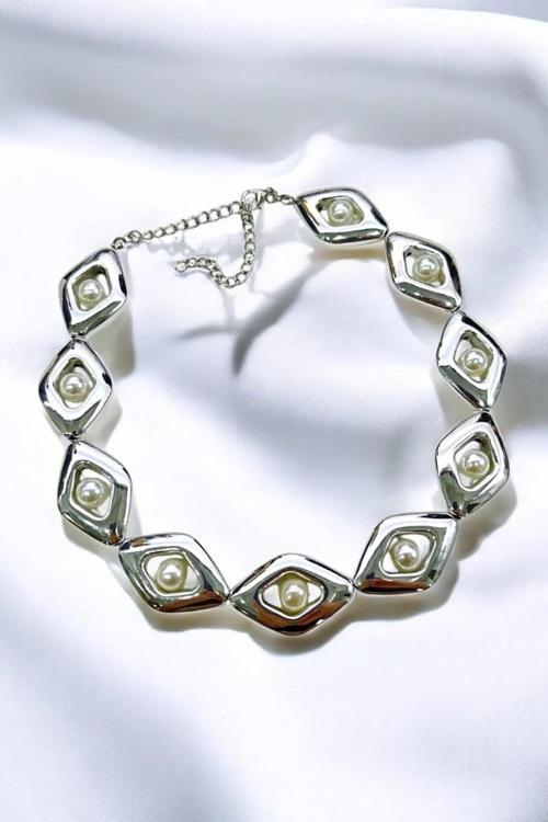 METALİZE İNCİ BAKLAVA CHOKER TASMA KOLYE