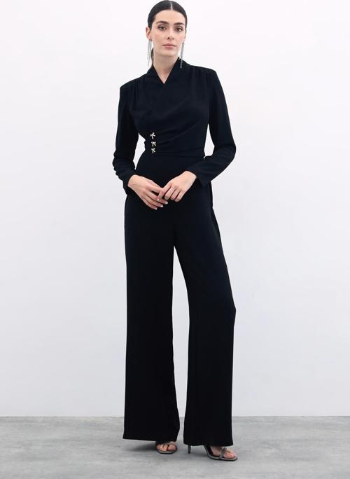 Fiyonk Aksesuarlı Krep Tulum - Siyah