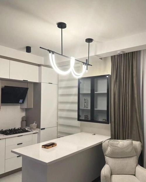 Sıralı Spotlu Hortum Avize Siyah