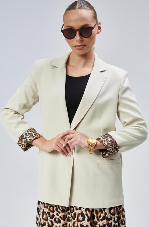 Kadın Kruvaze Yaka Kolu Katlama Detaylı Regular Vatkalı Blazer Ceket