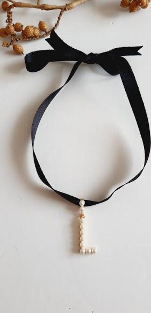 L HARF TARZ İNCİLİ KURDELA CHOKER KOLYE