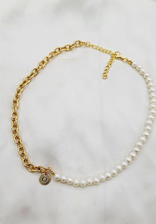 O İNCİLİ ZİNCİR HARF TARZ KOLYE