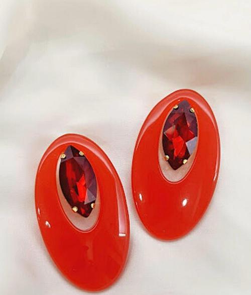 MODERN AKRİLİK TAŞLI OVAL KÜPE 