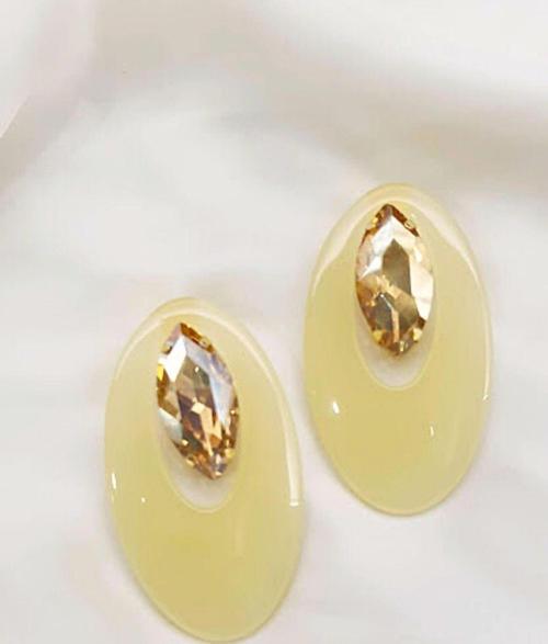 MODERN AKRİLİK TAŞLI OVAL KÜPE 