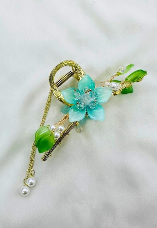 TASARIM AKRİLİK ÇİÇEK İNCİ SALLANTILI METAL MANDAL TOKA