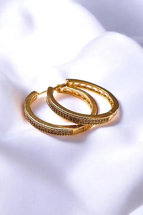 TAŞLI ŞIK ZARİF HALKA KÜPE