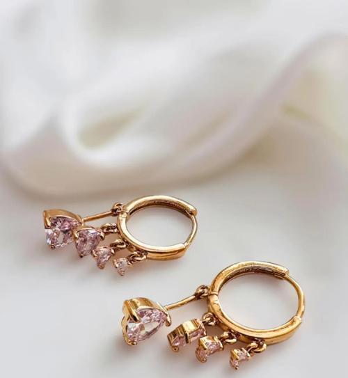 ZİRKON TAŞLI KALP SALLANTILI SHAKİRA KÜPE