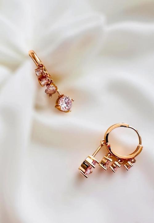 ZİRKON TAŞLI YUVARLAK  SALLANTILI SHAKİRA KÜPE