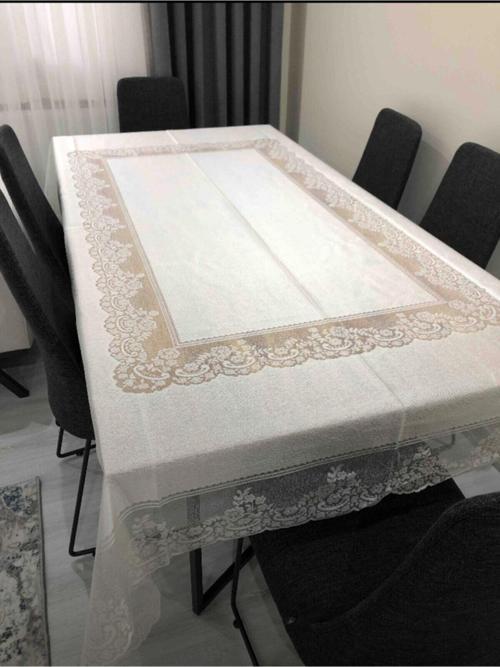 Krem Renk Dertsiz Dantel Detaylı Masa Örtüsü (160X220Cm)