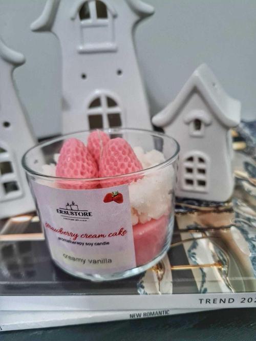Candles Strawberry Cupcake Çilekli Mum Vanilya Amber Kokulu Hediyelik Dekoratif Soya Mum