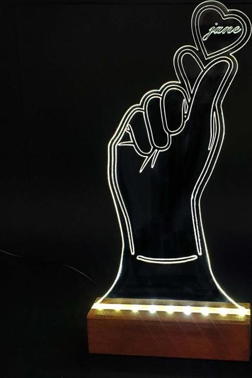 Kalp Tutan El Led Işıklı Pleksi Kişiye Özel Gece Lambası