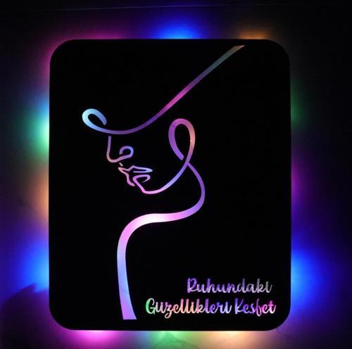 Işıklı Kişiselleştirilebilir Kadın Temalı Tablo Perla Dekoratif Gece Lambası 40 cm