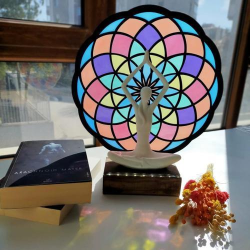 Epoksili Işıklı Kişiselleştirilebilir Torus Yoga Yapan Kadın Gece Lambası  Dekoratif Obje