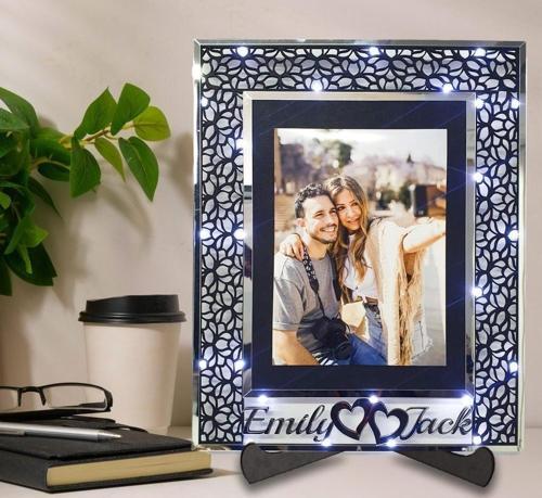 Kişiye Özel Işıklı Çiçek Desenli Fotoğraf Çerçevesi Sevgililer Günü Hediyesi