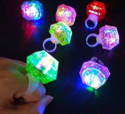 Nessiworld Kristal Tasarımlı Led Glow Işıklı 3 Modlu Mavi Yüzük 3.5 x 5 cm