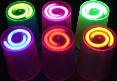 Nessiworld Karanlıkta Yanan Gece Işığı Mega Glow Bardaklar 8 Adet 8.5 x 10.5 cm