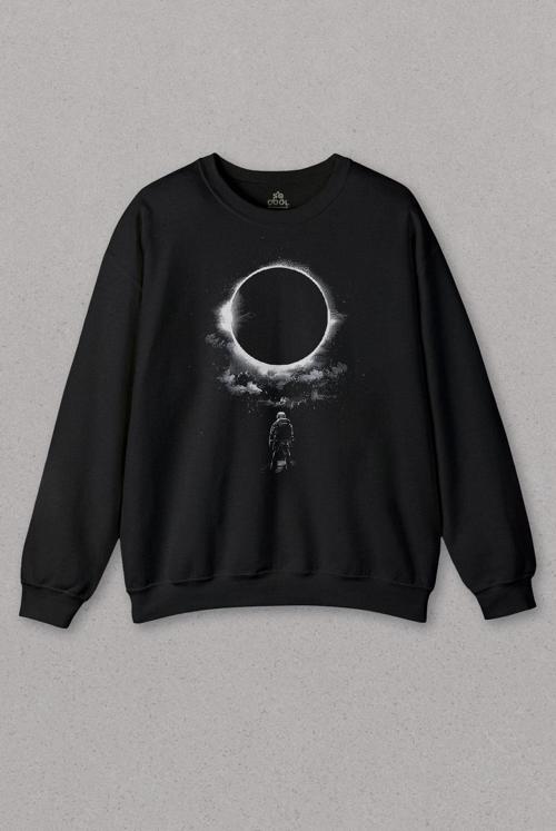 Unisex Sweatshirt Ay Üzerinde Kara Delik Dünyaya Abkan Astronot Cosmos Baskılı Sweat