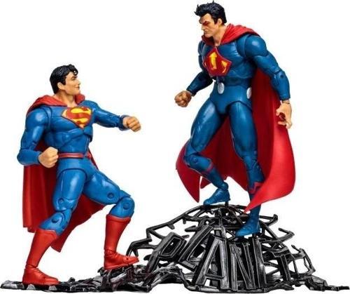 - DC Multiverse Superman vs Superman Figürü