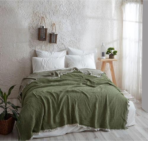 Yeşil 4 Katlı Müslin %100 Pamuklu Çift Taraflı Yatak Örtüsü - Pike 220X240