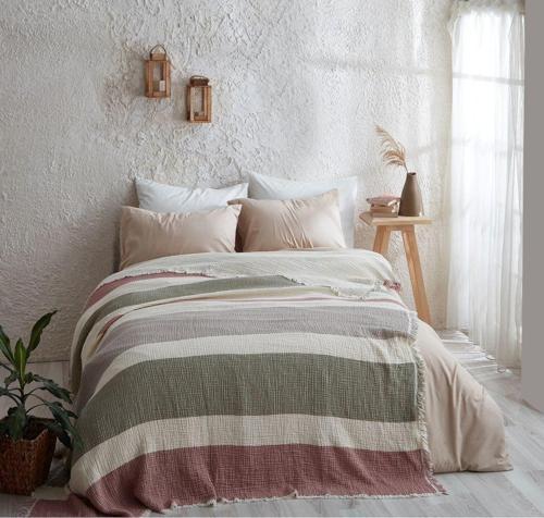 Çizgili 4 Katlı Müslin %100 Pamuklu Çift Taraflı Yatak Örtüsü - Pike 220X240