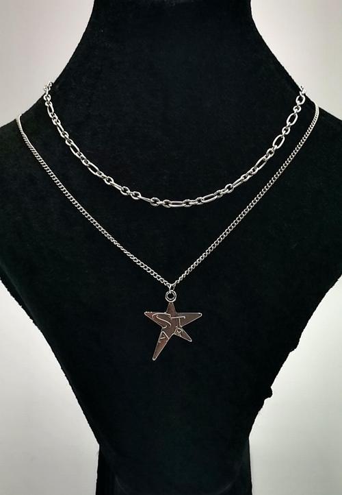 Çift Zİncirli Gümüş Renk Figürlü Kolye