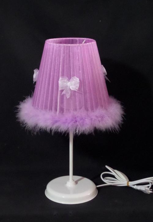 Lila Peluş Tüylü Fiyonklu Beyaz Metal Ayaklı Kız Çocuk Odası Yatak Odası Abajuru