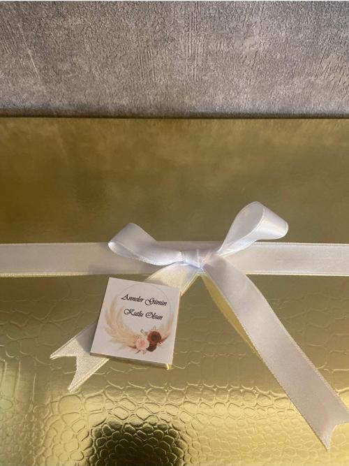 Anneler Gününe Özel Canım Anneme Kurdele İle Süslenmiş Kutulu Madelen Çikolata Hediye