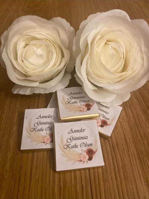 Anneler Günü Kutlu Olsun Anneye Hediye 50 Adet Madlen Çikolata