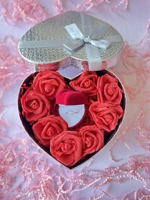 Ciddi İlişkim Var Yüzüklü (Kalp Taşlı Baget Yüzük) Sevgiliye Hediye Kutu Seti