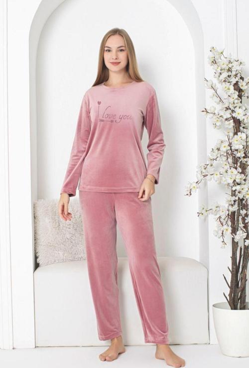 Dreamy İpeksi Kadife Kabartmalı Yazılı Kolları Büzgülü Pijama Takımı Pembe